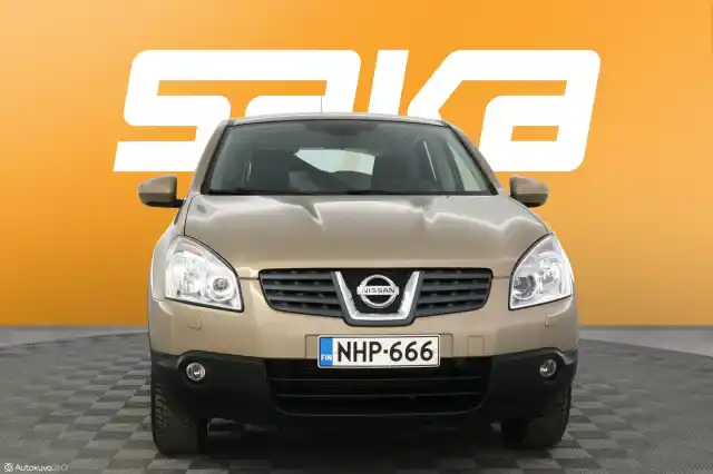 Ruskea Maastoauto, Nissan Qashqai – NHP-666