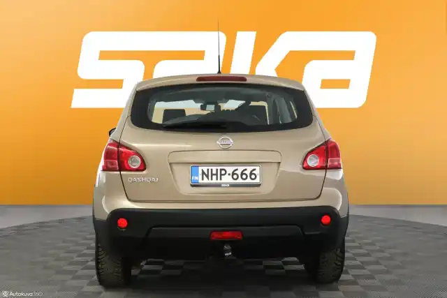 Ruskea Maastoauto, Nissan Qashqai – NHP-666