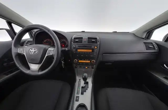 Harmaa Farmari, Toyota Avensis – NHT-569