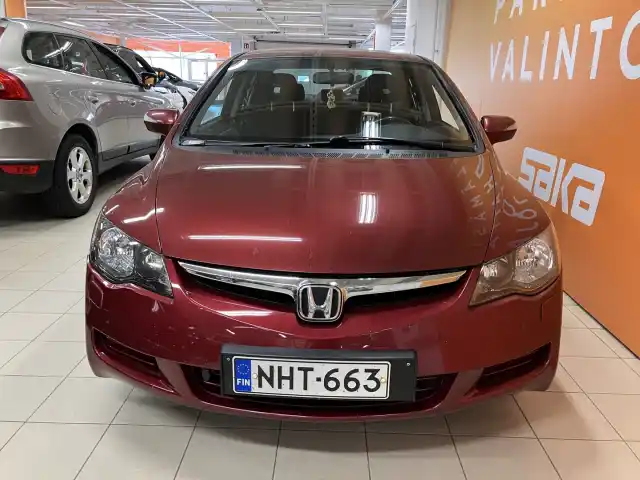 Punainen Sedan, Honda Civic – NHT-663