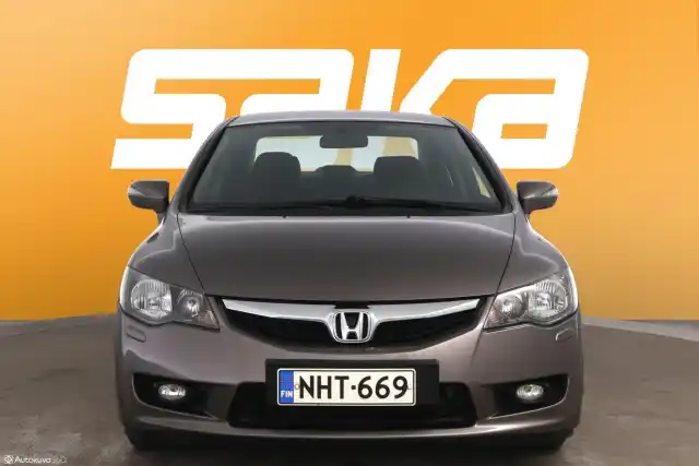 Ruskea (beige) Sedan, Honda Civic – NHT-669