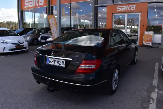 Musta Sedan, Mercedes-Benz C – NHV-828