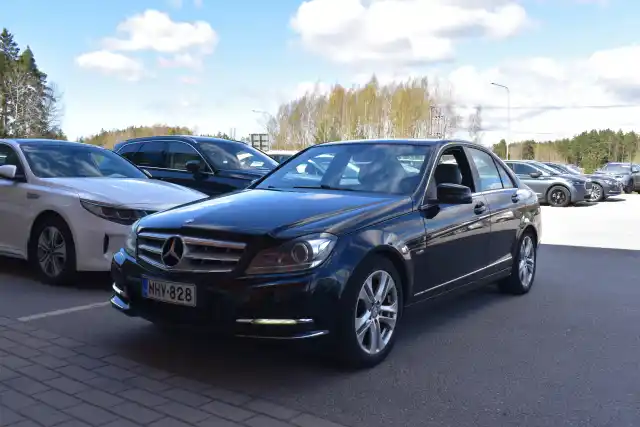 Musta Sedan, Mercedes-Benz C – NHV-828