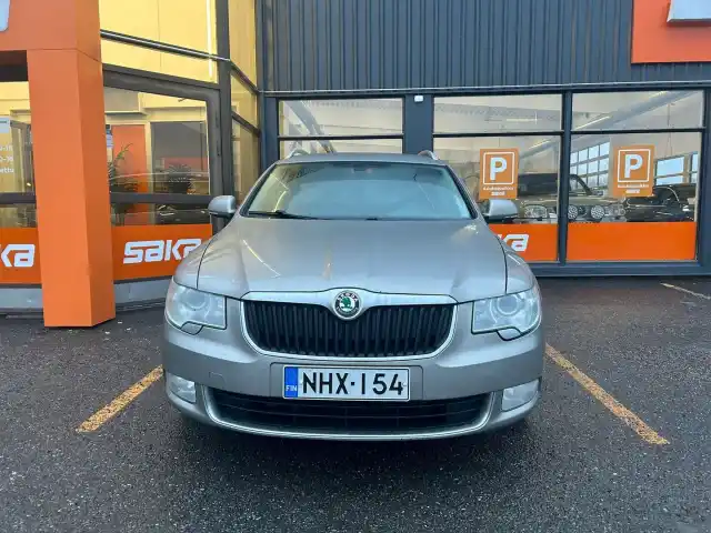 Ruskea (beige) Farmari, Skoda Superb – NHX-154