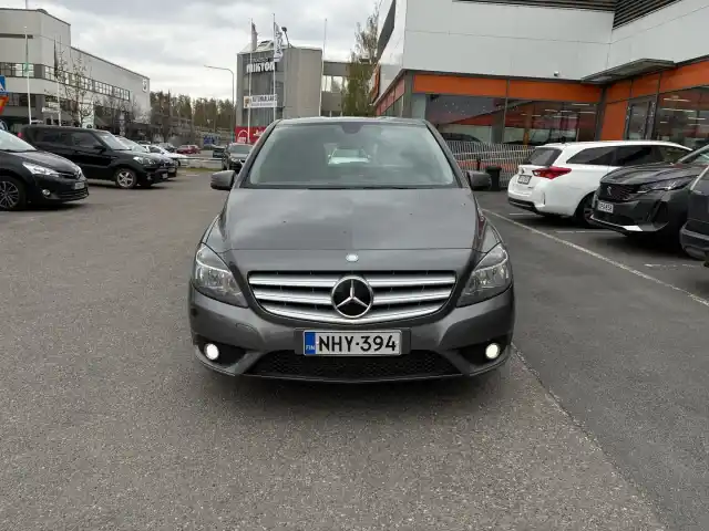 Harmaa Tila-auto, Mercedes-Benz B – NHY-394