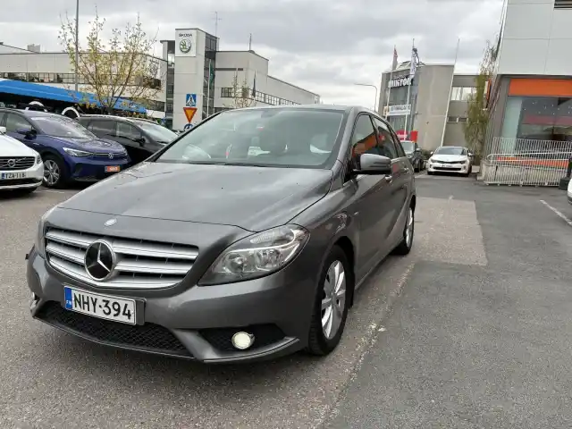 Harmaa Tila-auto, Mercedes-Benz B – NHY-394