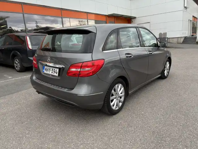 Harmaa Tila-auto, Mercedes-Benz B – NHY-394