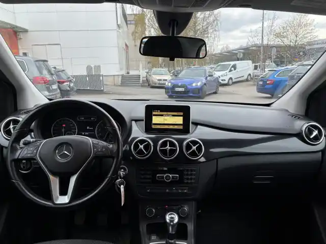Harmaa Tila-auto, Mercedes-Benz B – NHY-394