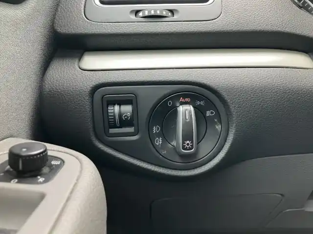 Musta Tila-auto, Seat Alhambra – NHY-410