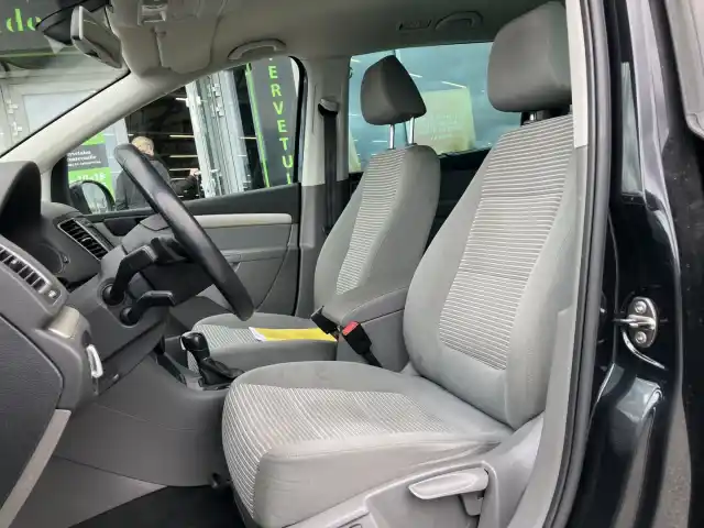 Musta Tila-auto, Seat Alhambra – NHY-410