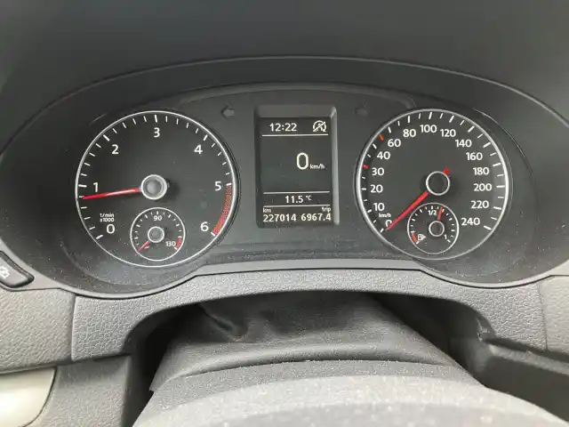 Musta Tila-auto, Seat Alhambra – NHY-410