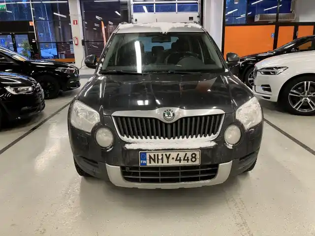 Musta Maastoauto, Skoda Yeti – NHY-448