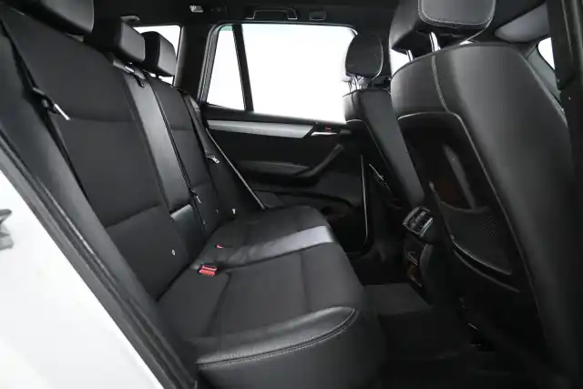 Valkoinen Maastoauto, BMW X3 – NHZ-613