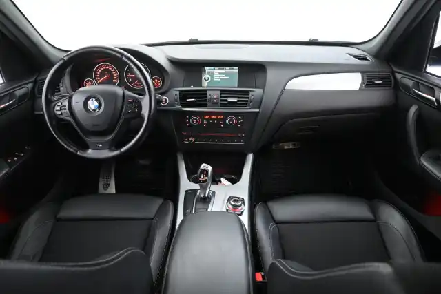 Valkoinen Maastoauto, BMW X3 – NHZ-613