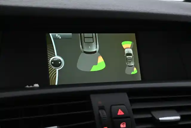 Valkoinen Maastoauto, BMW X3 – NHZ-613