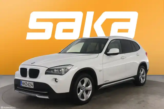 Valkoinen Maastoauto, BMW X1 – NHZ-624