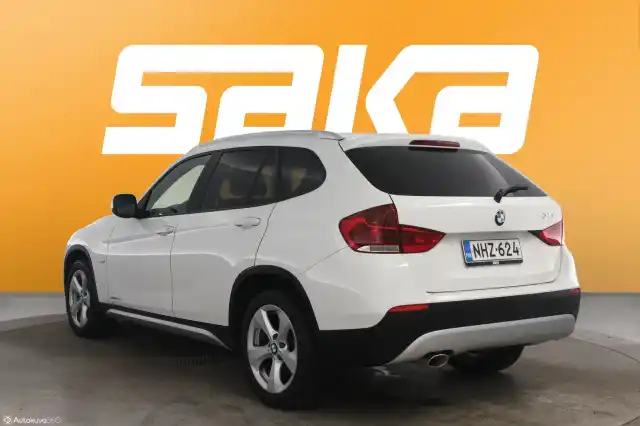 Valkoinen Maastoauto, BMW X1 – NHZ-624