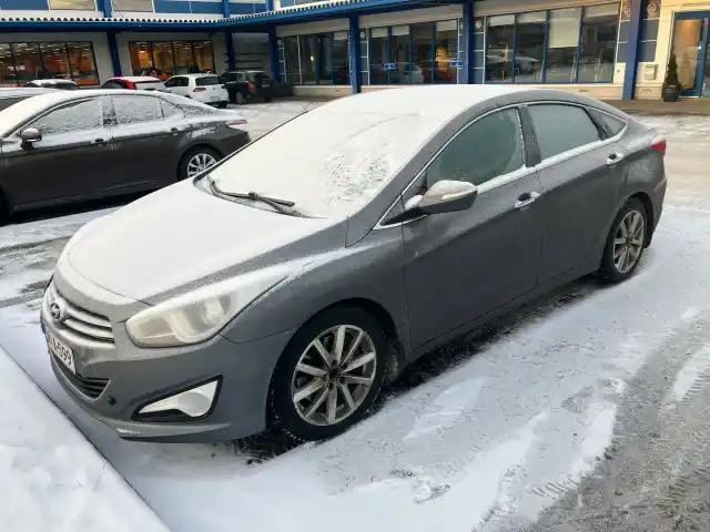 Harmaa Sedan, Hyundai i40 – NIA-599