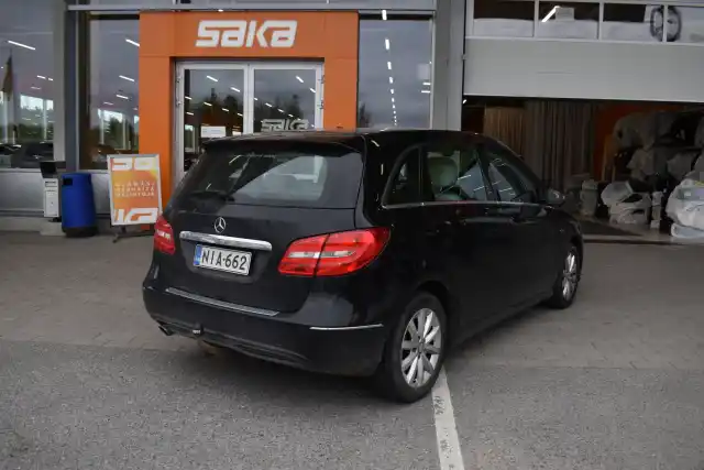 Musta Tila-auto, Mercedes-Benz B – NIA-662