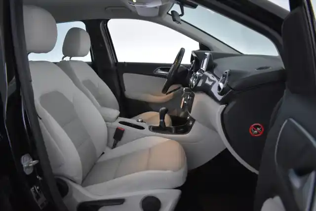 Musta Tila-auto, Mercedes-Benz B – NIA-662