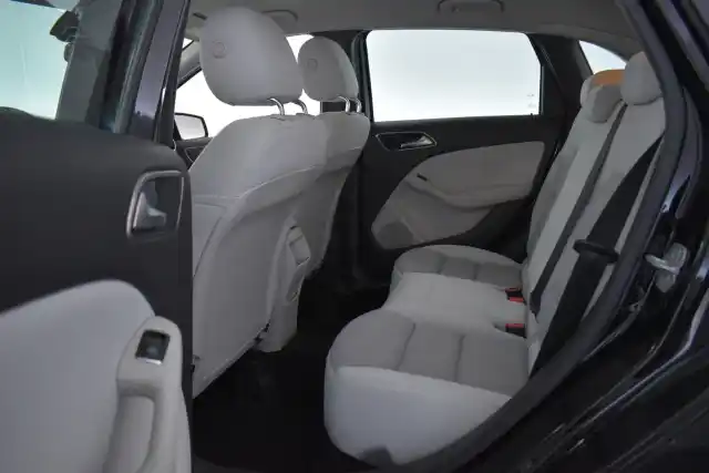 Musta Tila-auto, Mercedes-Benz B – NIA-662