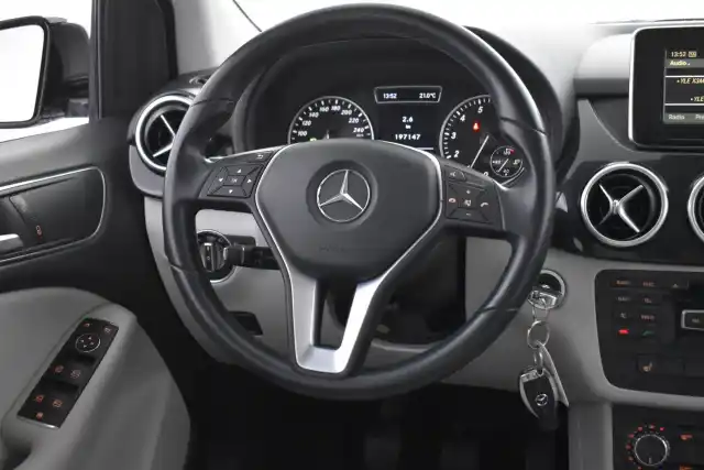 Musta Tila-auto, Mercedes-Benz B – NIA-662