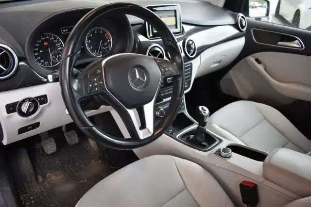 Musta Tila-auto, Mercedes-Benz B – NIA-662