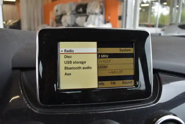 Musta Tila-auto, Mercedes-Benz B – NIA-662