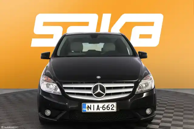 Musta Tila-auto, Mercedes-Benz B – NIA-662