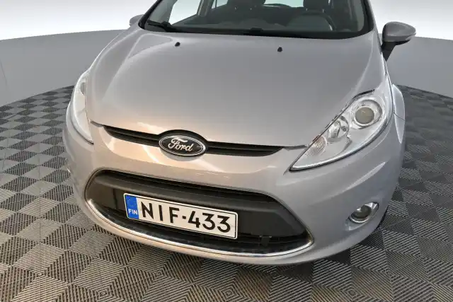 Harmaa Viistoperä, Ford Fiesta – NIF-433