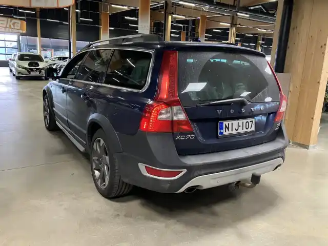Sininen Farmari, Volvo XC70 – NIJ-107