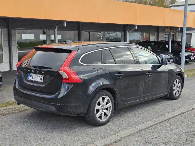 Musta Farmari, Volvo V60 – NIJ-114