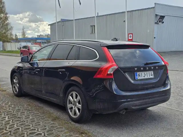 Musta Farmari, Volvo V60 – NIJ-114