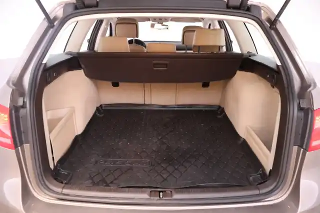 Beige Farmari, Volkswagen Passat – NIK-637