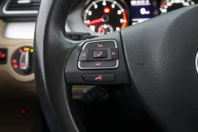 Beige Farmari, Volkswagen Passat – NIK-637