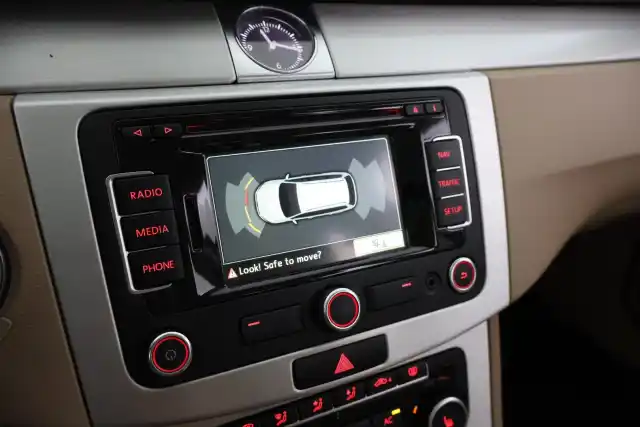 Beige Farmari, Volkswagen Passat – NIK-637