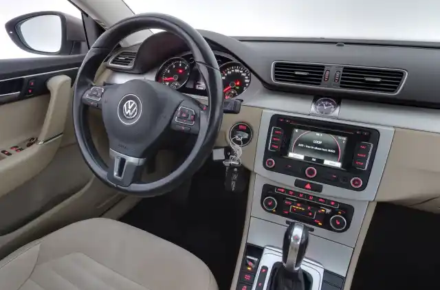 Beige Farmari, Volkswagen Passat – NIK-637