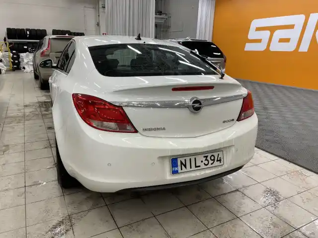 Valkoinen Viistoperä, Opel Insignia – NIL-394