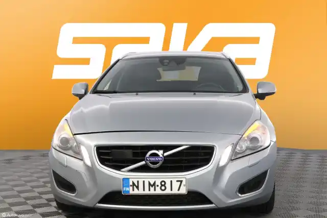 Harmaa Farmari, Volvo V60 – NIM-817