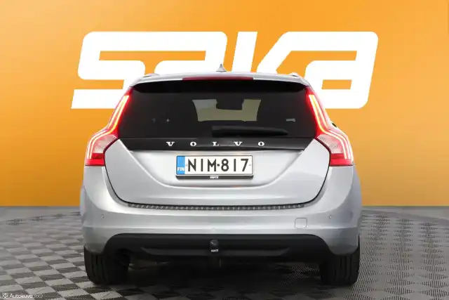 Harmaa Farmari, Volvo V60 – NIM-817