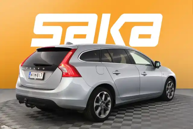 Harmaa Farmari, Volvo V60 – NIM-817