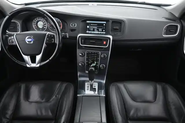 Harmaa Farmari, Volvo V60 – NIM-817