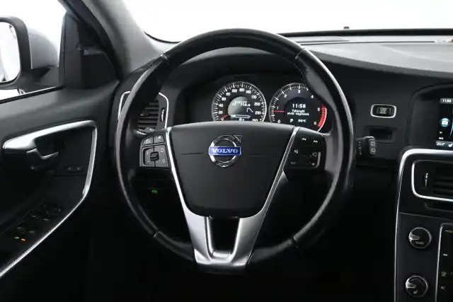 Harmaa Farmari, Volvo V60 – NIM-817