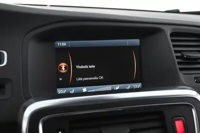 Harmaa Farmari, Volvo V60 – NIM-817