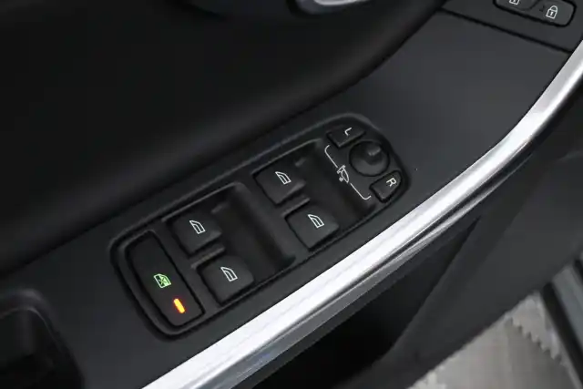 Harmaa Farmari, Volvo V60 – NIM-817