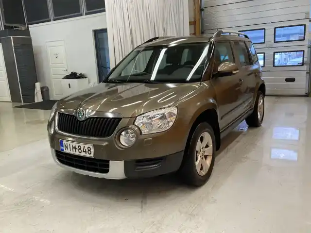 Ruskea (beige) Maastoauto, Skoda Yeti – NIM-848