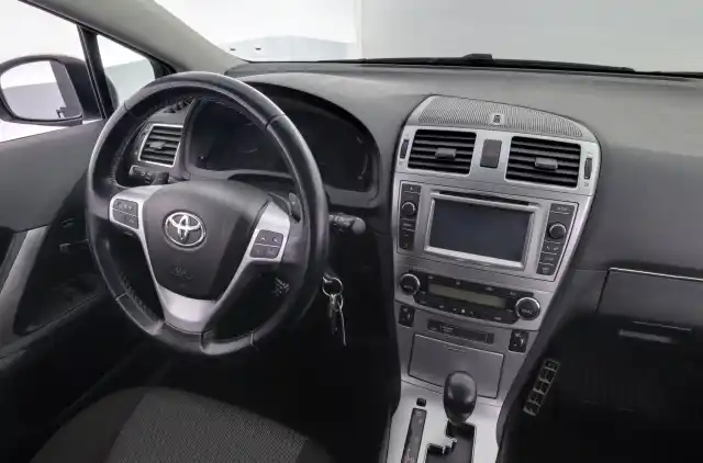 Hopea Farmari, Toyota Avensis – NIO-485