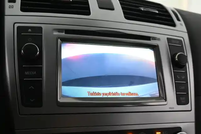 Hopea Farmari, Toyota Avensis – NIO-485