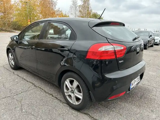 Musta Viistoperä, Kia Rio – NIP-135