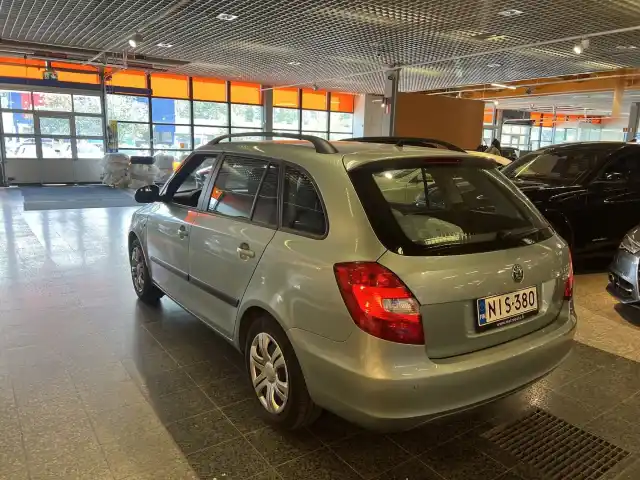 Vihreä Farmari, Skoda Fabia – NIS-380